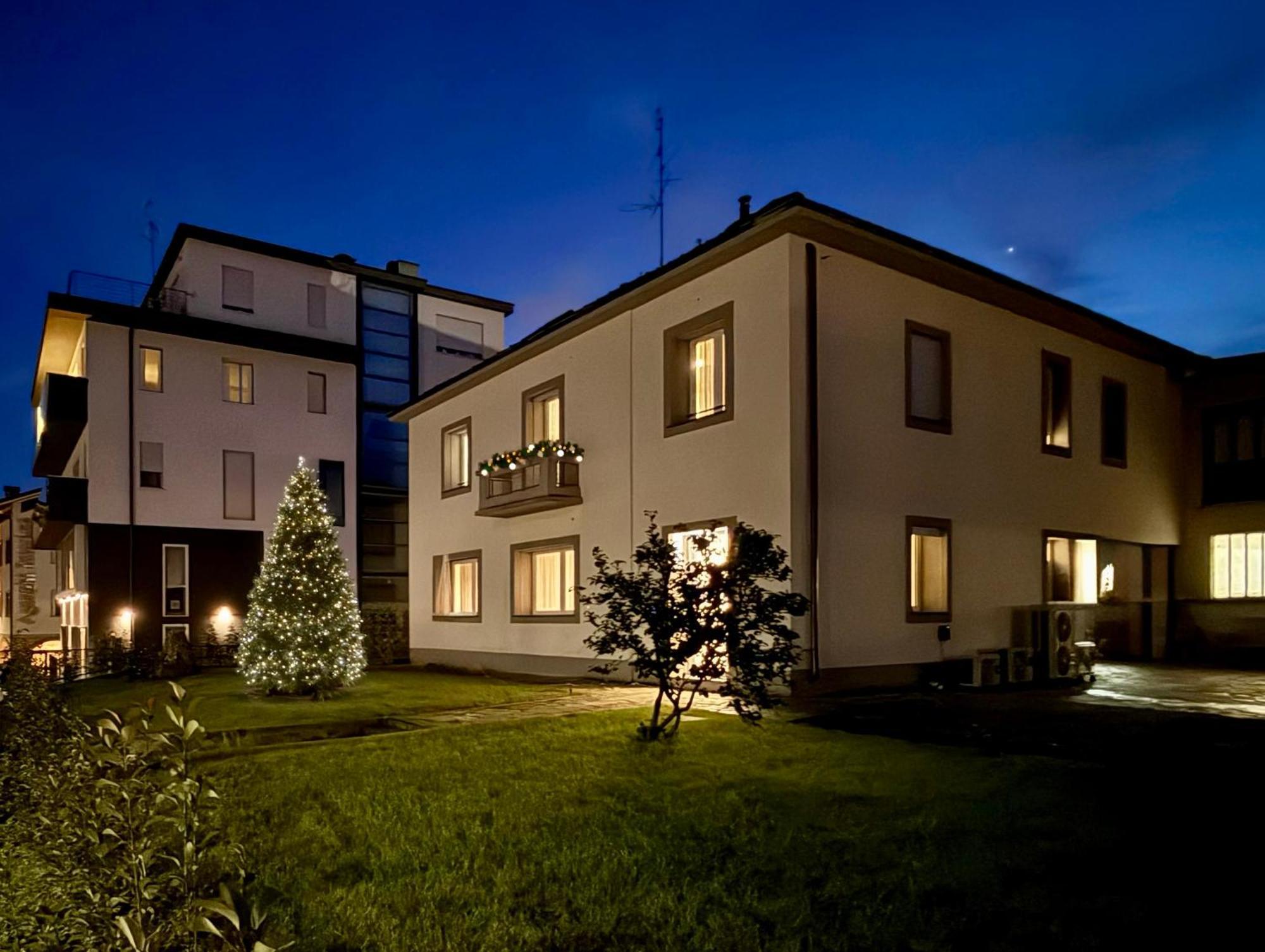 Villa Manzoni Meda 外观 照片